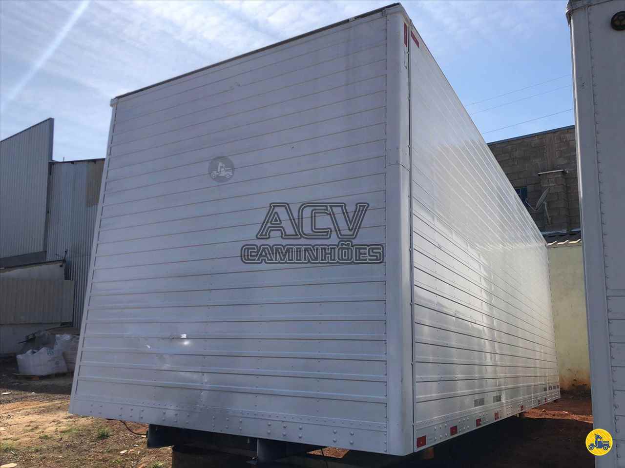 CARROCERIA SOBRE CHASSI  TOCO BAU FURGAO ACV Caminhões CURITIBA PARANÁ PR